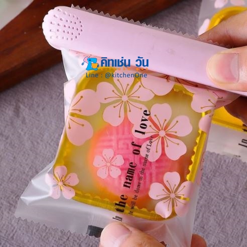 ถุงซีลขนม ถุงซีลเอง ถุงขนม ถุงคุกกี้ ถุงพลาสติก ลายซากุระ ขนาด 9x11.5 ซม แพคละ 95-100 ใบ และถาดรองขนม