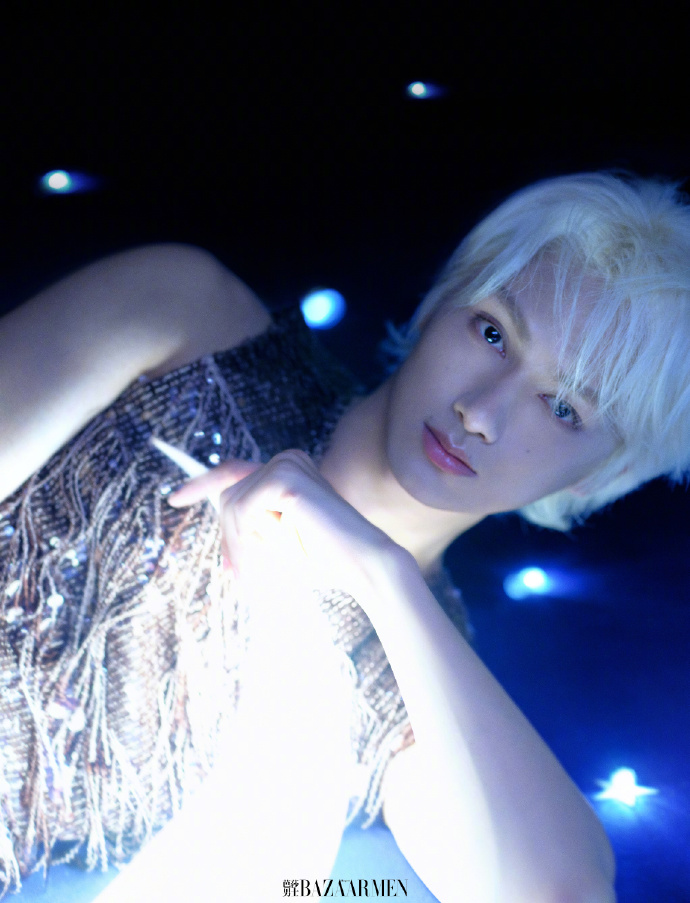 Pre - นิตยสาร Bazaar Men China JUNHUI WENJUNHUI 2025+โปสเตอร์(ในเล่ม)