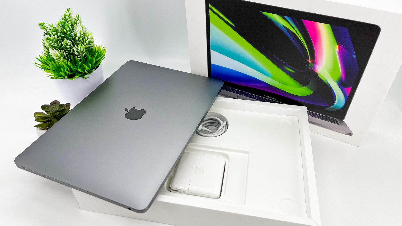 MacBook Pro (13-nich , M1 , 2020) 8/256GB