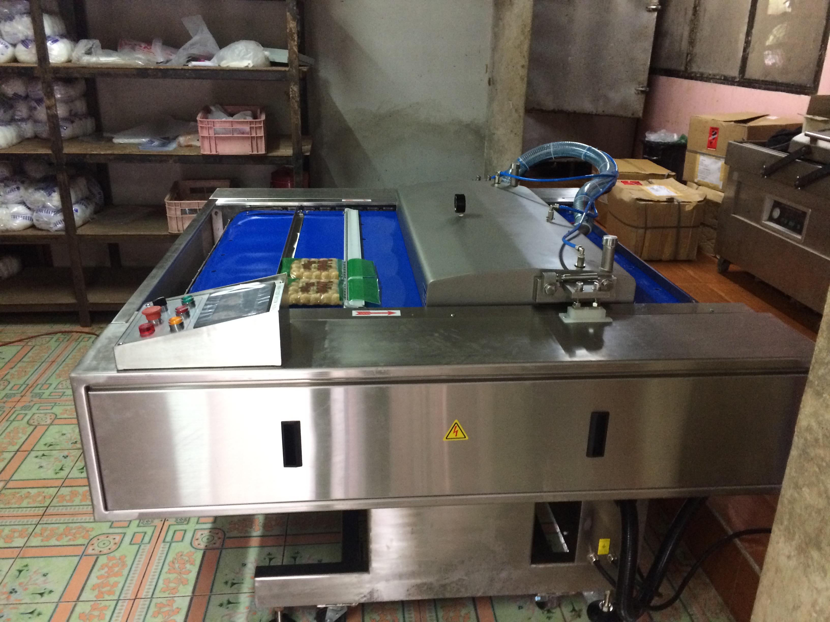 HVB-1020F เครื่องซีลสูญญากาศแบบสายพานต่อเนื่อง