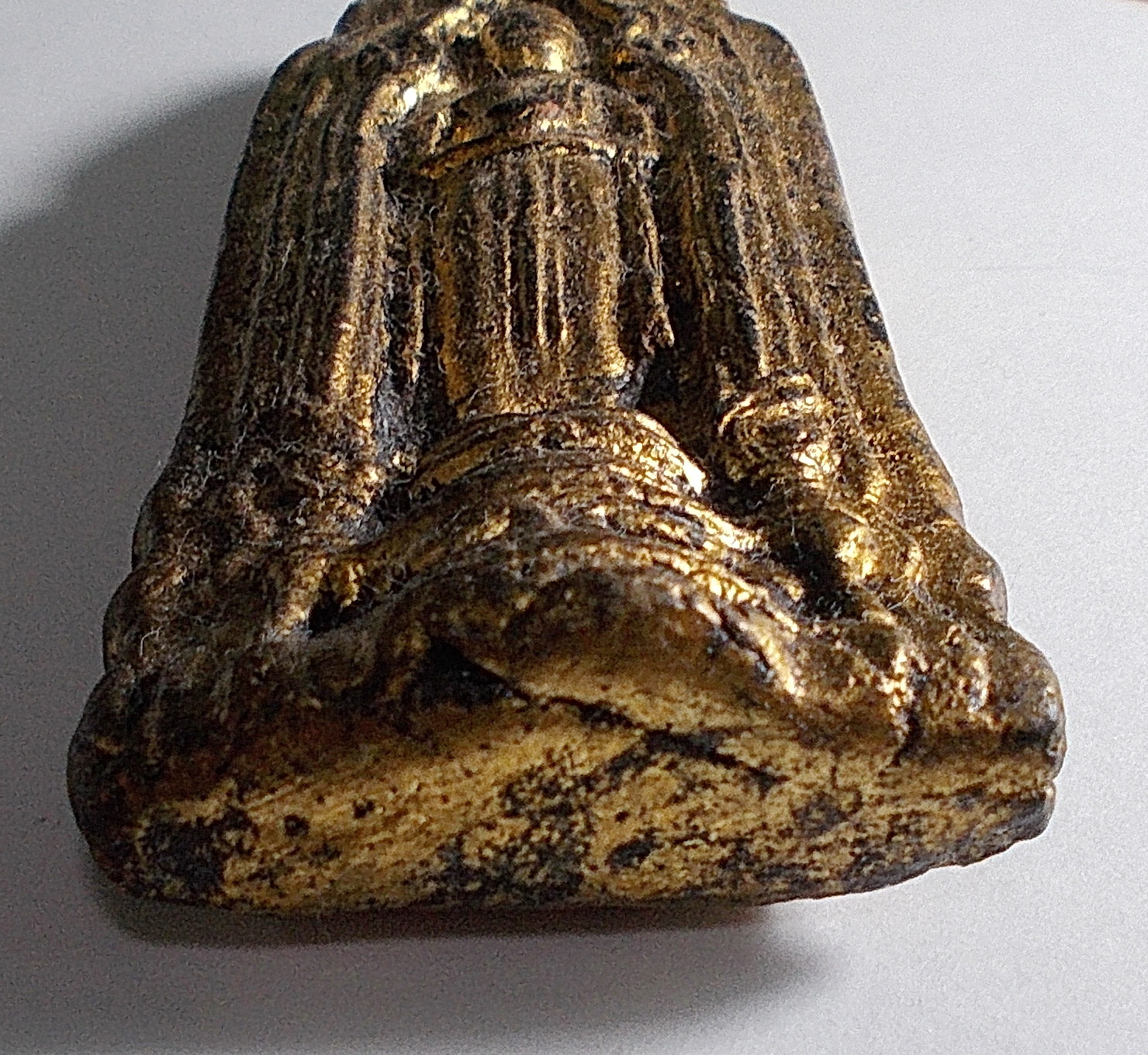 พระโคนสมอ กรุวังหน้า ปางอุ้มบาตร มีรักทองเดิม