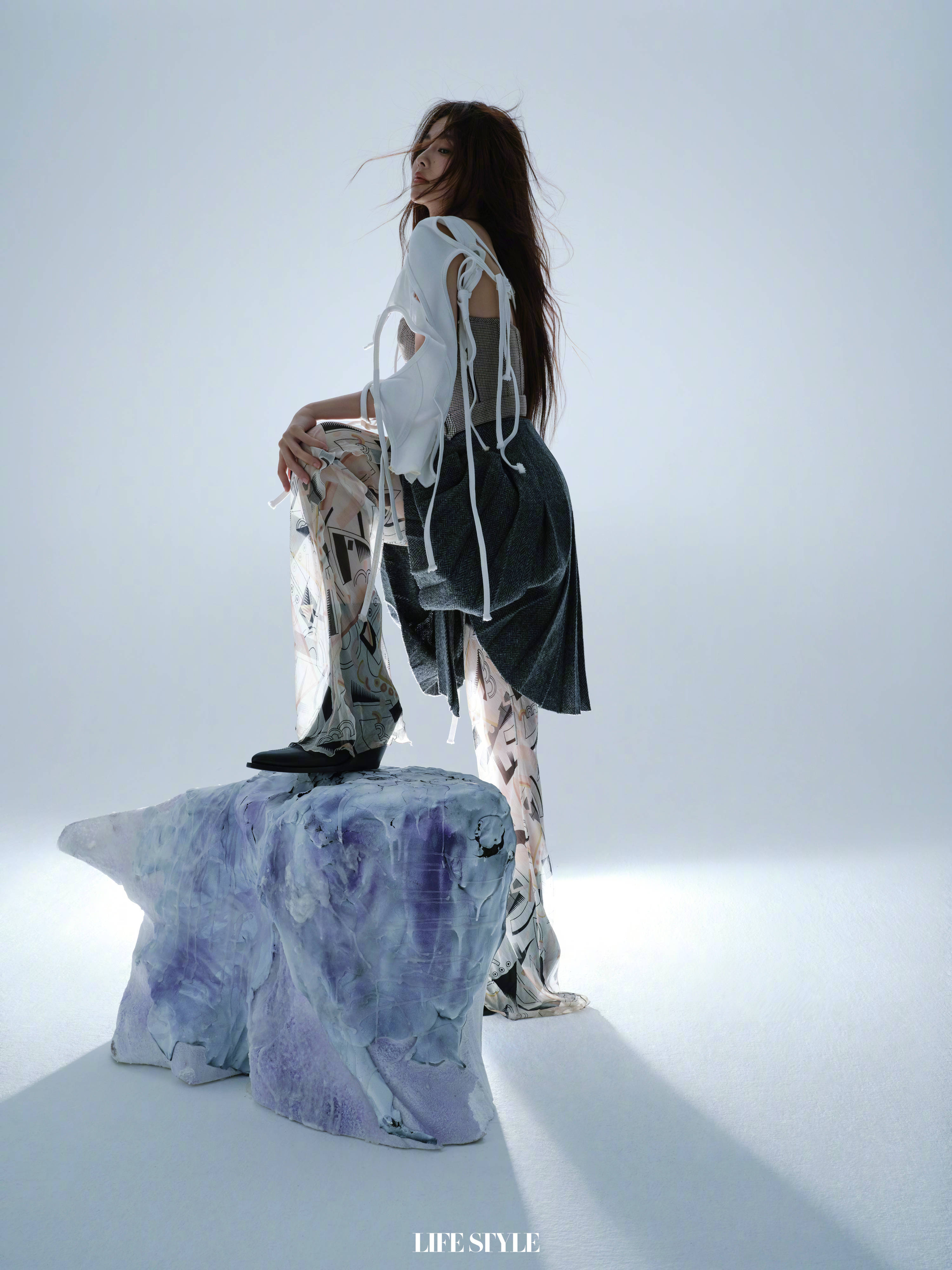 Pre - นิตยสาร Lifestyle BaiLu ไป๋ลู่ 白鹿 2022