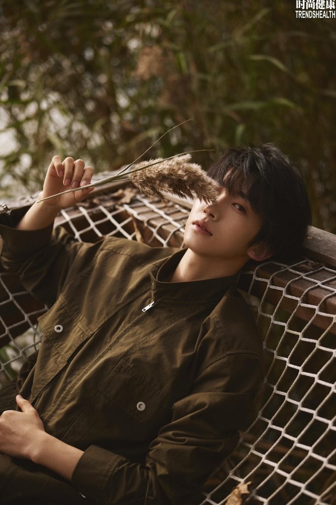 Pre - Trends Health หลิวอวี่ INTO1+โปสเตอร์ อฟช.