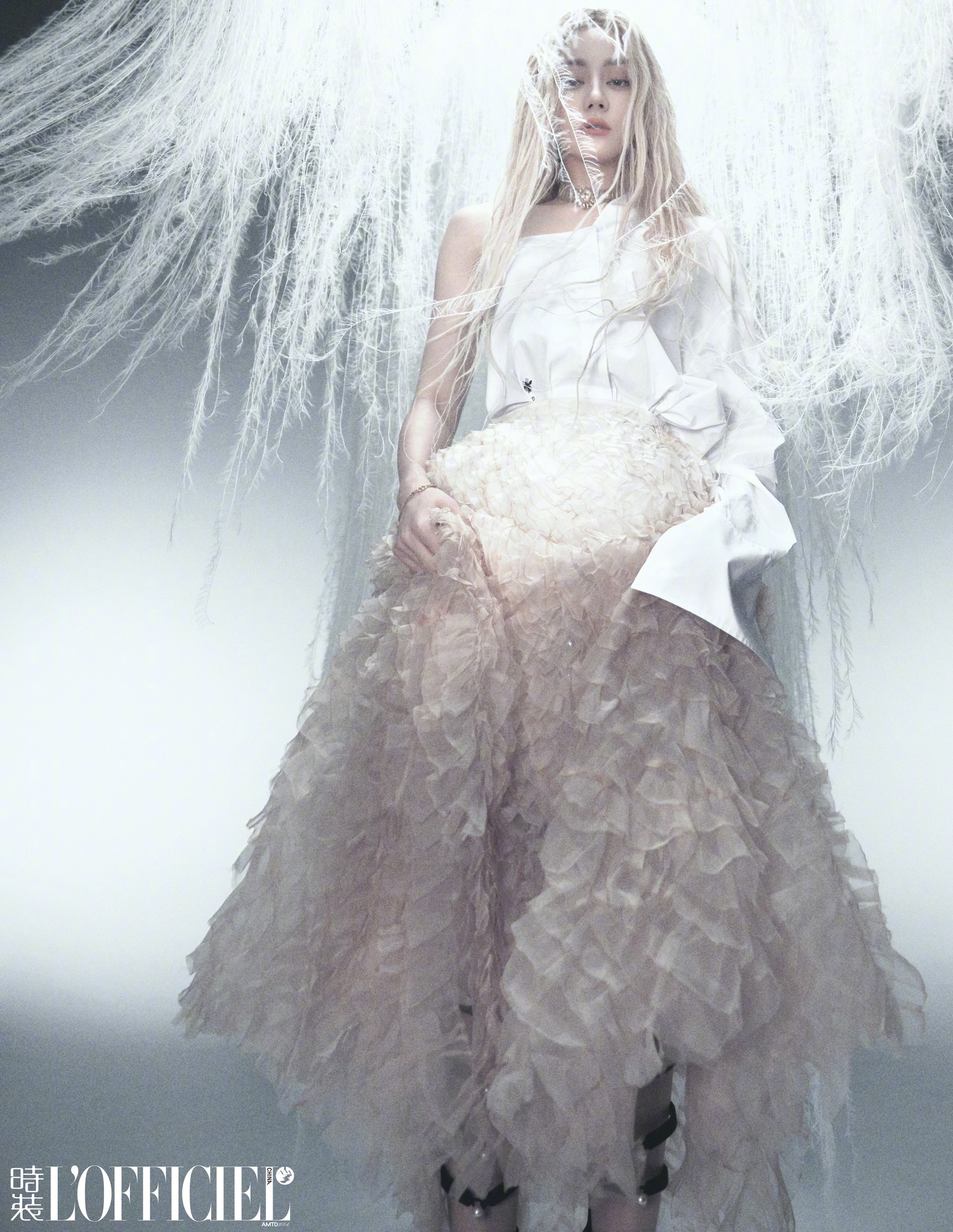 Pre - นิตยสาร L'OFFICIEL ตี๋ลี่เร่อปา Dilireba 2024+ การ์ด 2