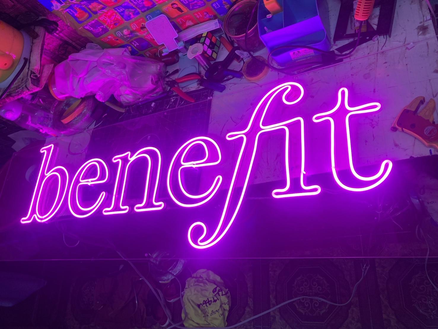 ป้ายนีออนฟรค benefit