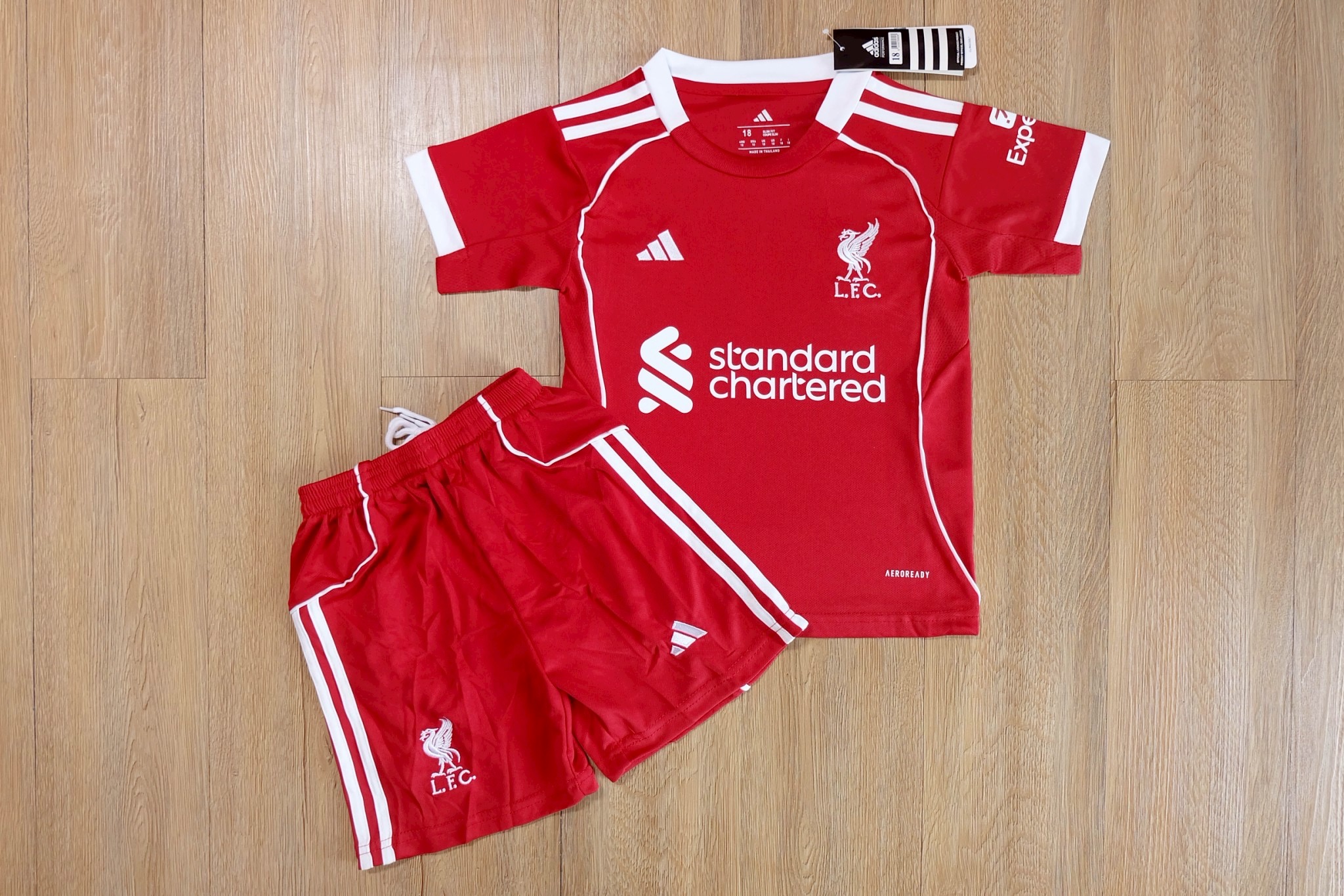 ชุดฟุตบอลเด็ก – ทีมลิเวอร์ เหย้า สีเเดง Fans Edition เกรดเเฟนบอล 2025