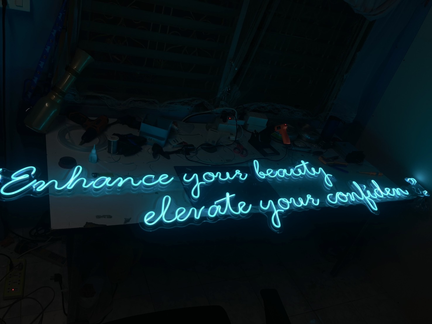 ป้ายนีออนฟรค สีฟ้า Enhace you beauty elevate you confiden