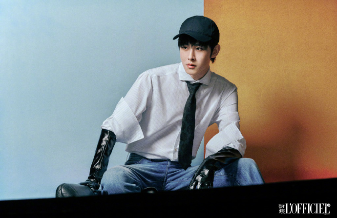 Pre - นิตยสาร L’Officiel China เถียนเจียรุ่ย 田嘉瑞 TianJiarui 2025+การ์ด