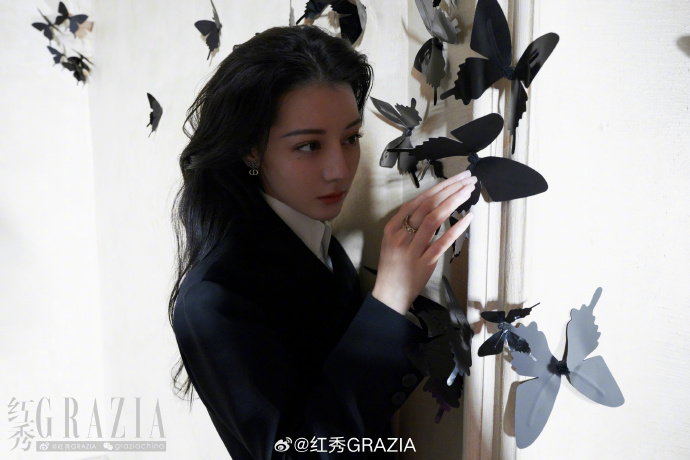 Pre - นิตยสาร Grazia ตี๋ลี่เร่อปา Dilireba 2023 - ระบุ