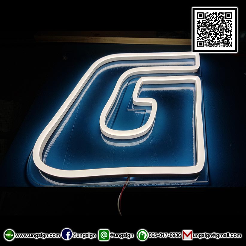 ป้ายไฟ นีออนเฟรค NeonFlex "WEAR THE ENERGY" ไฟสีขาว ติดลงบนอะคริลิคใส รับผลิตตามรูปแบบที่ต้องการ