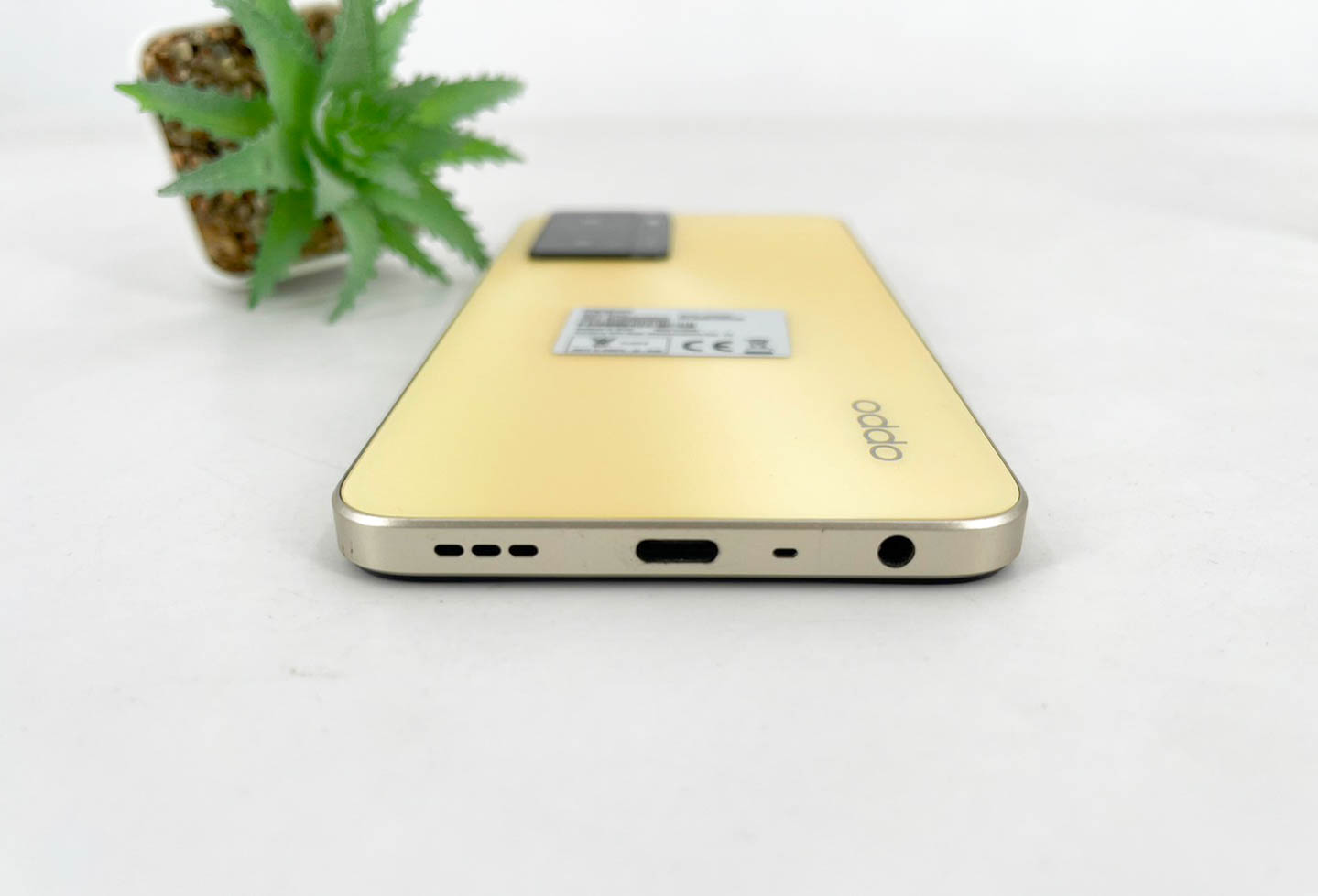 OPPO A57 4/64GB สี Glowing