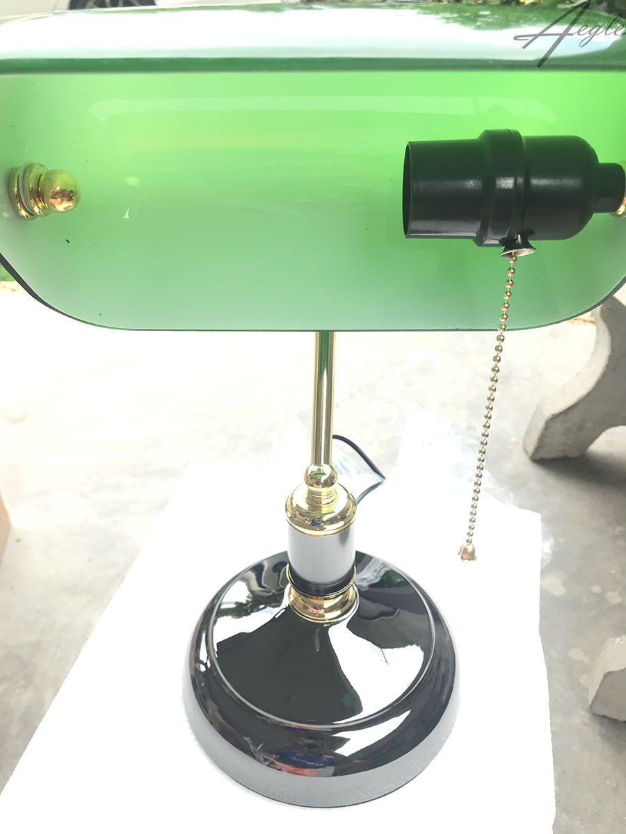 โคมไฟตั้งโต๊ะรุ่น วินเทจโบราณโคมสีเขียว ฐานดำ-ก้านทอง แบบดึง