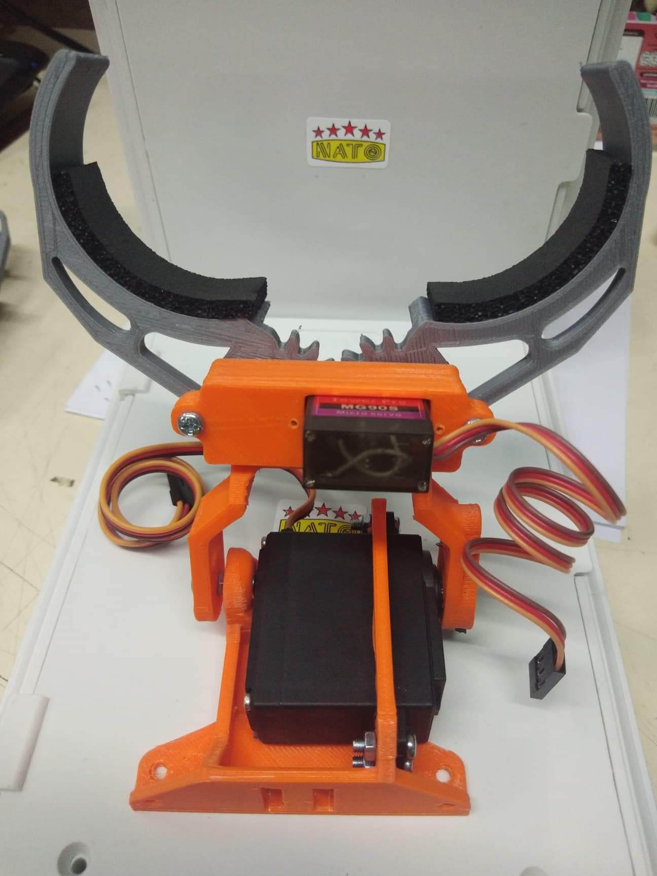 มือจับกริปเปอร์ 3D เชอร์โวใหญ่ตัวยก