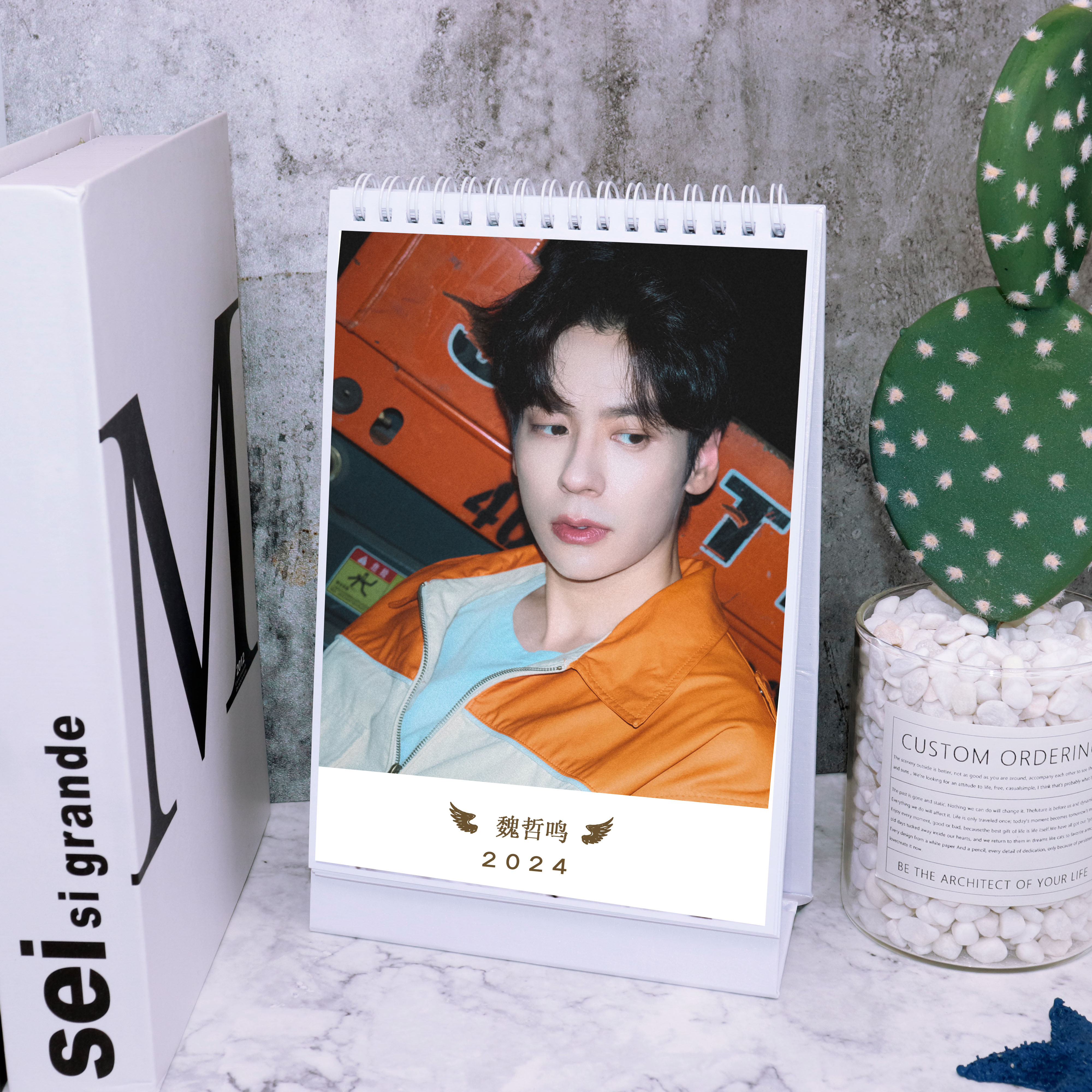 Pre - ปฏิทินตั้งโต๊ะลายเว่ยเจ๋อหมิง WeiZheming 2025