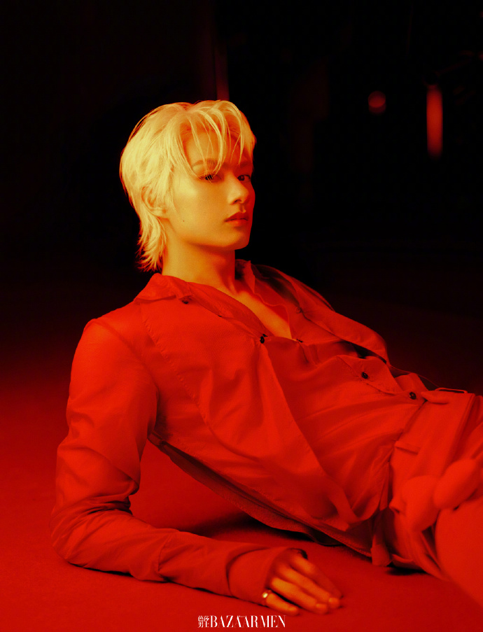 Pre - นิตยสาร Bazaar Men China JUNHUI WENJUNHUI 2025+โปสเตอร์(ในเล่ม)