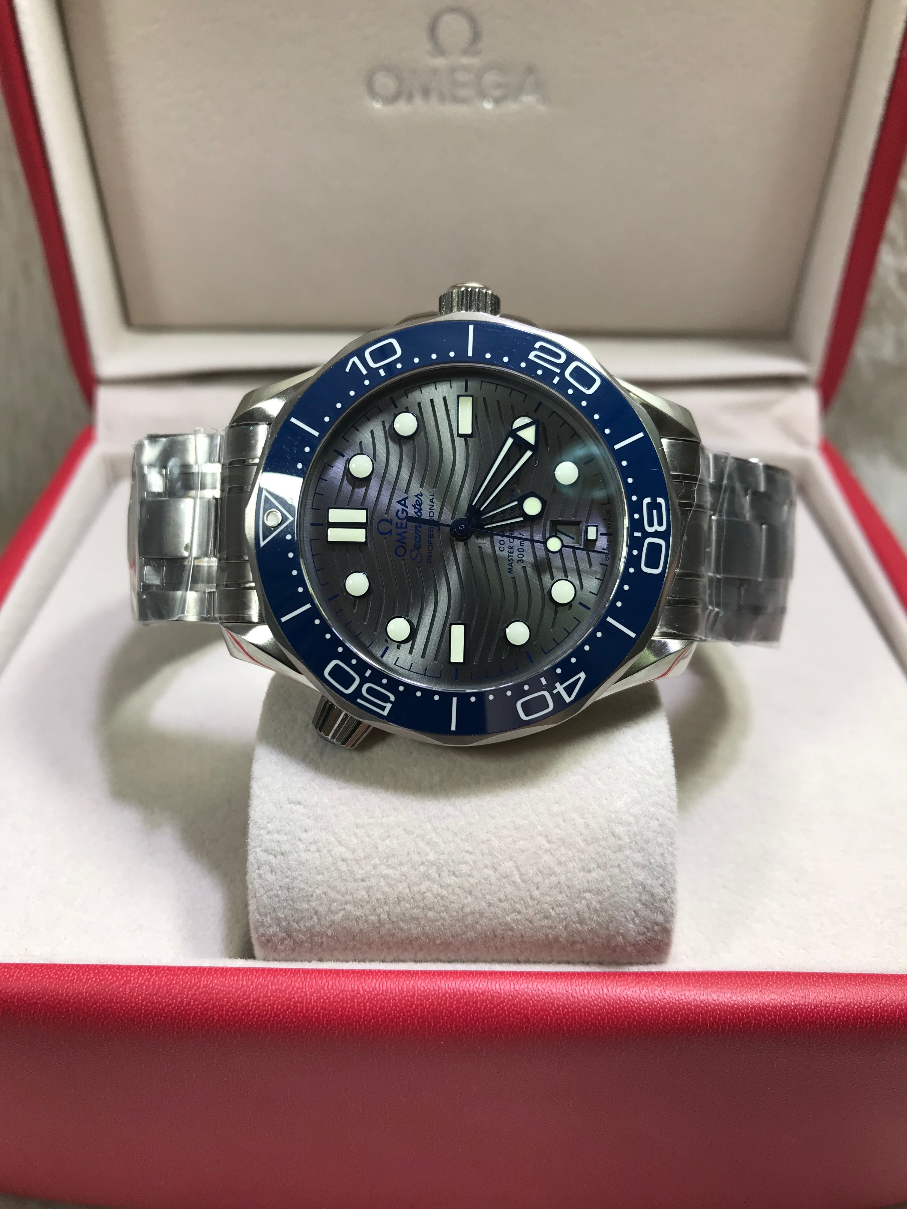 OMEGA Seamaster Diver300M .