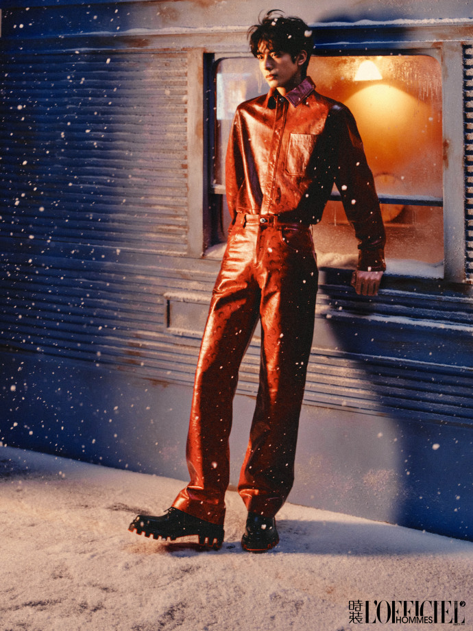 Pre - นิตยสาร L’Officiel Hommes ซ่งเวยหลง SongWeilong 2025+การ์ด*1