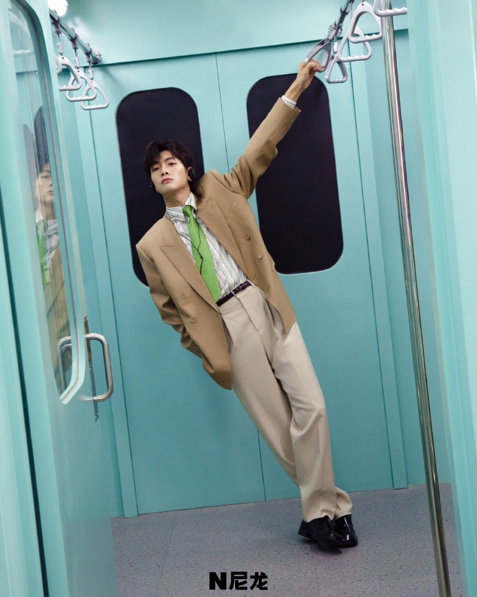 Pre - นิตยสาร NYLON จ๋ายเซียวเหวิน ZhaiXiaoWen 5/2025+การ์ด*6