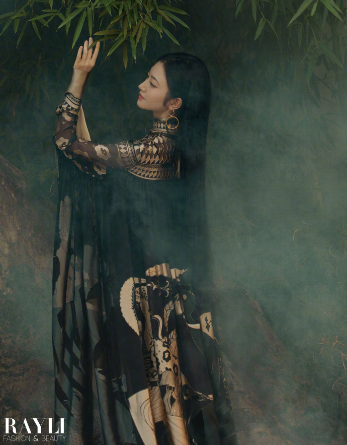 Pre - นิตยสาร 瑞丽服饰美容 Ruili/ Rayli จิ่งเถียน jingtian 2024