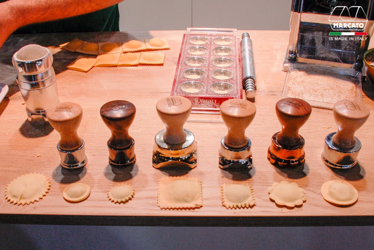 Ravioli Stamp ที่กดสำหรับทำเกี้ยว Ravioli มีทั้งหมด 4 รูปทรง 5 ขนาด พร้อมรับประกัน 1 ปี