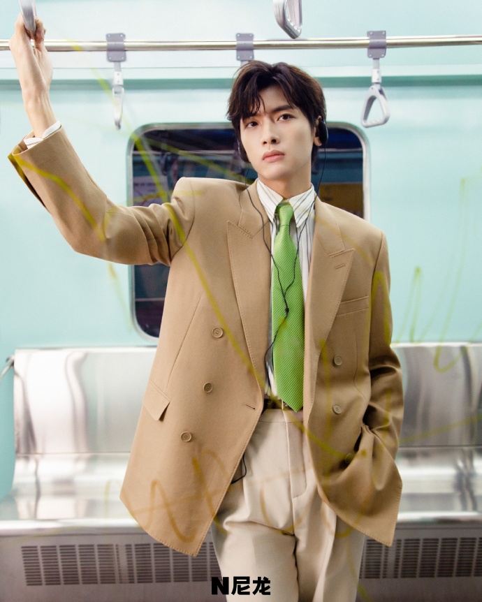 Pre - นิตยสาร NYLON จ๋ายเซียวเหวิน ZhaiXiaoWen 5/2025+การ์ด*6