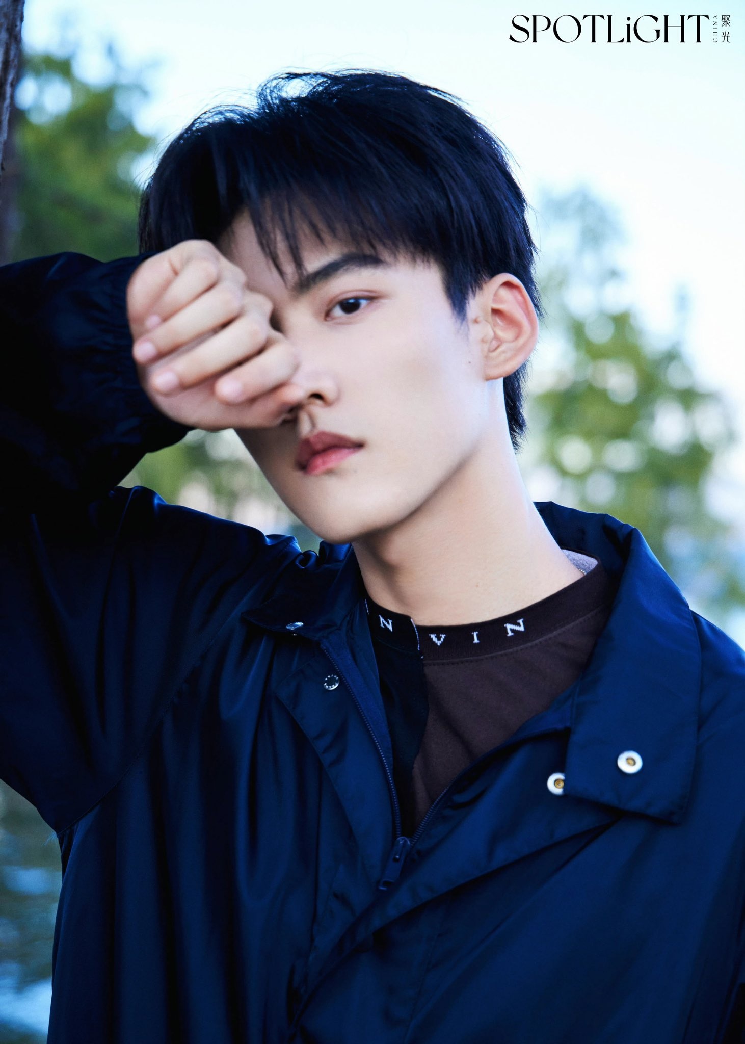 Pre - นิตยสาร SPOTLiGHT INTO1 โจวเคออวี่ ZhouKeyu 2022+การ์ด 3