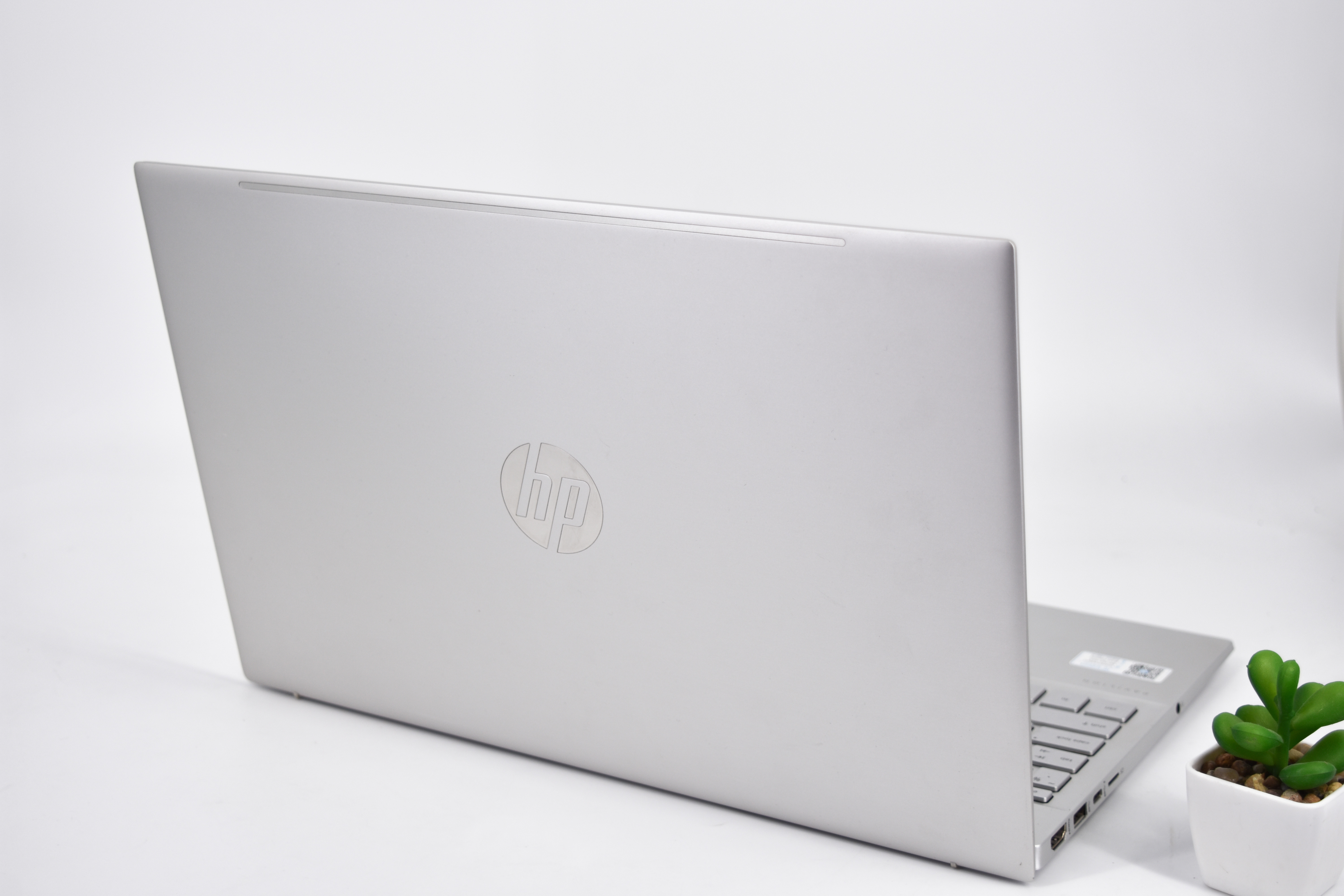 HP PAVILION 15-EH1120AU (NATURAL SILVER)