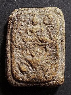 พระกรุวัดคู้สลอด อยุธยา พิมพ์ทรงครุฑ