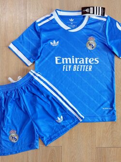 ชุดฟุตบอลเด็ก – 2025-26 ชุดฟุตบอลเด็กเรอัล มาดริด สีน้ำเงิน สำหรับเด็ก Fans Edition เกรดแฟนบอล Size 18-28