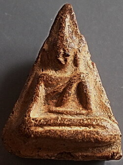 พระนางพญา พิมพ์มีหู กรุวัดโพธิ์ (โรงทอ) พิษณุโลก