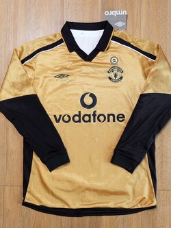 Retro เสื้อฟุตบอลเเมนยู สีดำ ขาว ใส่ได้ 2 ข้าง แขนยาว 2001-02