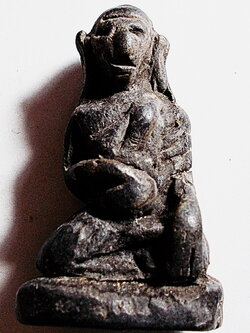 พระอุปคุตจกบาตร ลอยองค์ เนื้อดินผสมผงใบลาน ขนาดห้อยบูชา