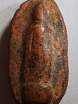 พระกำแพงเปิดโลกยืนตอ พิมพ์เม็ดทองหลาง เนื้อดิน กำแพงเพชร