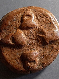 พระปิดตาสี่ทิศ เนื้อดิน กรุวัดคู้ยาง กำแพงเพชร