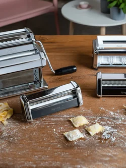 เซต Multipast ประกอบด้วย Atas 150, หัวตัดเส้น Reginette และหัว Ravioli รับประกัน 2 ปี หากใช้ในครัวเรือน และ 1 ปี หากใช้ในเชิงพาณิชย์