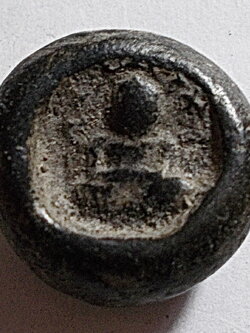 พระเม็ดกระดุมศรีวิชัย กรุเขาศรีวิชัย ต.ศรีวิชัย อ.พุนพิน จ.สุราษฎร์ธานี พิมพ์ต้อ