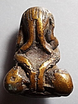 พระปิดตาสายใต้ เนื้อทองแดงเถื่อน ขนาดห้อยบูชา