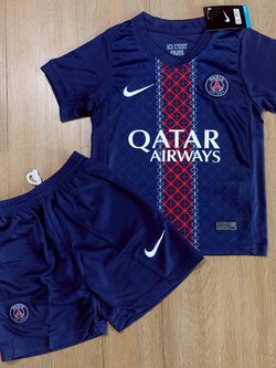 ชุดฟุตบอลเด็ก – 2025-26 ชุดฟุตบอลเด็กเปเอซเช สีกรม สำหรับเด็ก Fans Edition เกรดแฟนบอล Size 18-28