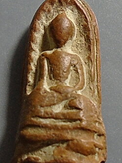 พระรอด เนื้อดิน กรุวัดบ่อ ปากเกร็ด นนทบุรี