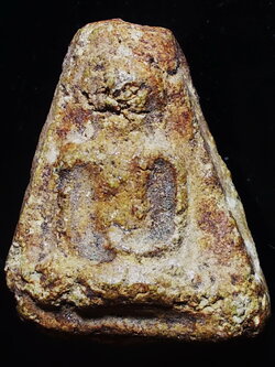 นางพญา เนื้อผง กรุเก่าไม่ทราบที่