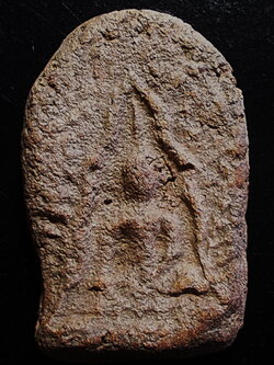 พระขุนแผนใบเสมา เนื้อดิน กรุวัดมณเฑียร อยุธยา