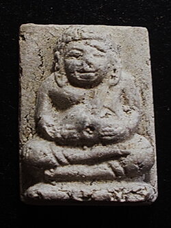 พระสังกัจจายน์ สี่เหลี่ยมเล็ก เนื้อผงบางขุนพรหม วัดประสาท ปี 06