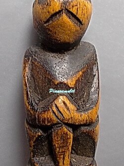 ลิงจับหลักไม้แกะเก่าฐานลงจารย์ ศิลป์ลพ.ดิ่ง วัดบางวัว ขนาดห้อยบูชา