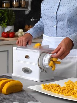 เครื่องทำเส้นมักกะโรนี 5 แบบ Regina (Made in Italy) พร้อมรับประกันจากโรงงาน 2 ปี หากใช้ในครัวเรือน และ 1 ปีหากใช้ในเชิงพาณิชย์ และต้องใช้งานตามที่ระบุในคู่มือ