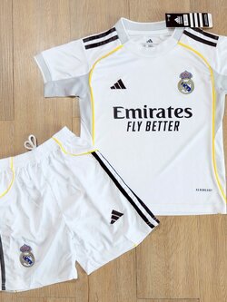 ชุดฟุตบอลเด็ก – 2025-26 ชุดฟุตบอลเด็กเรอัล มาดริด สีขาว สำหรับเด็ก Fans Edition เกรดแฟนบอล Size 18-28