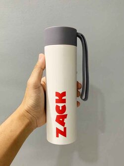 กระบอกน้ำพร้อมพิมพ์ ขนาด 500 mL. สายยางคล้องมือ