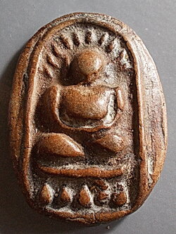 พระลึกลับ เล็บมือสมาธิรัศมี เนื้อผงเก่า ไม่ทราบที่