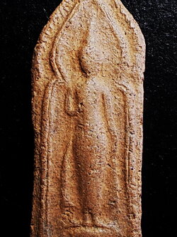 พระกรุวัดราชนัดดา เนื้อดิน ปางยืนประทานพร