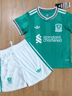 ชุดฟุตบอลเด็ก – 2025-26 ชุดฟุตบอลเด็กลิเวอร์พูล สีเขียว สำหรับเด็ก Fans Edition เกรดแฟนบอล Size 18-28