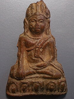 พระเทริดขนนก เนื้อดิน